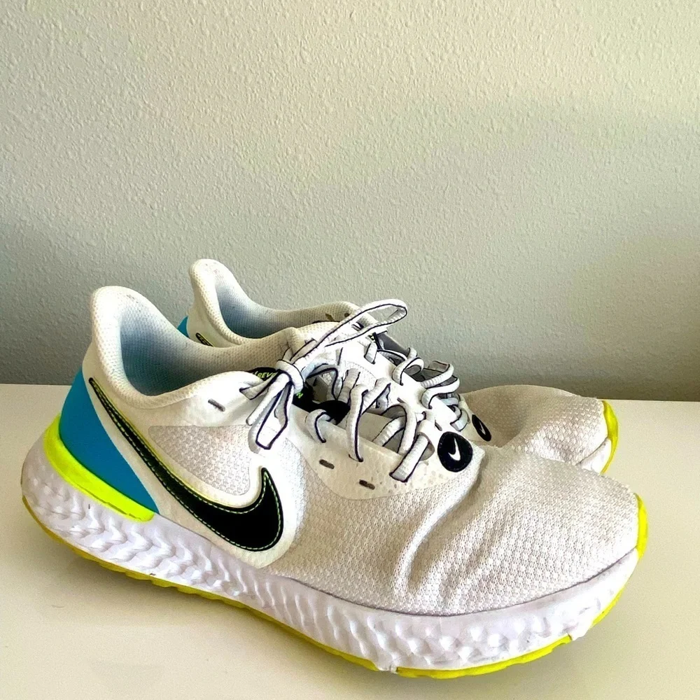 Nike Revolution 5 EXT CZ8591-102 White Black Neon Running Shoe Sneakers 9.5